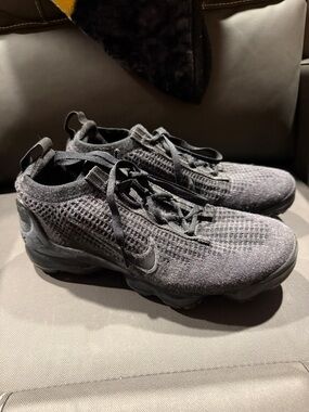 Nike Black Flyknit VaporMax Low-Top Sneakers